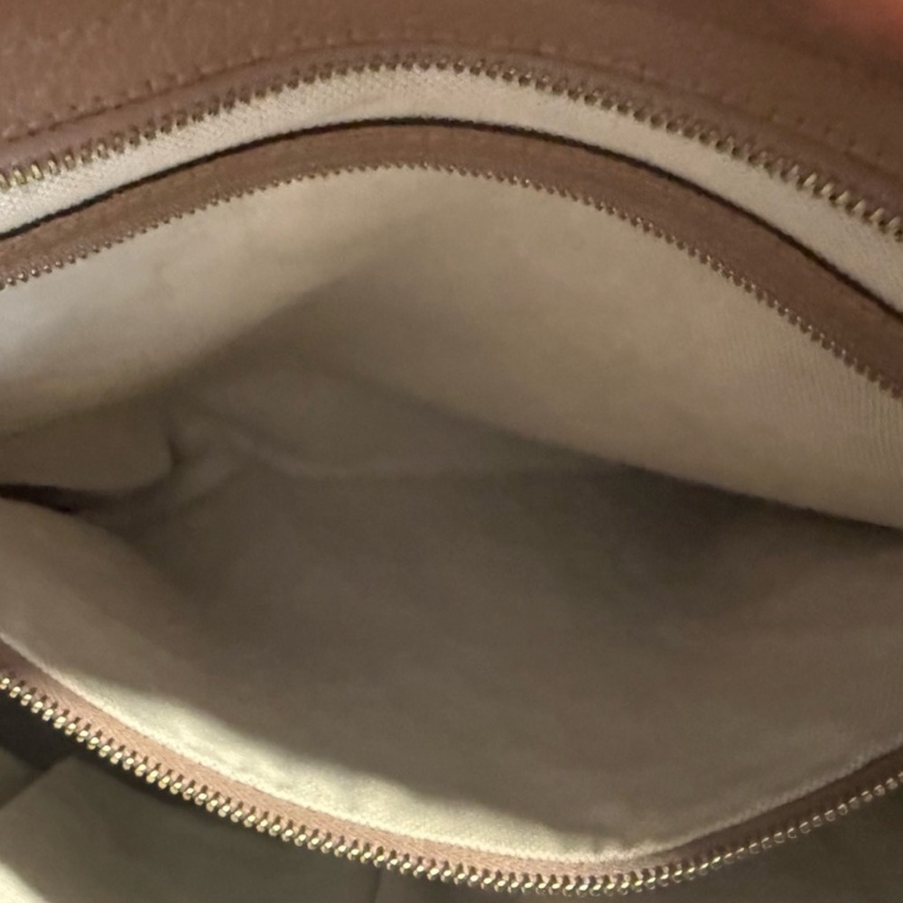 Gucci Beige and Tan Tote Bag w/COA No CallOuts - Picture 6 of 11